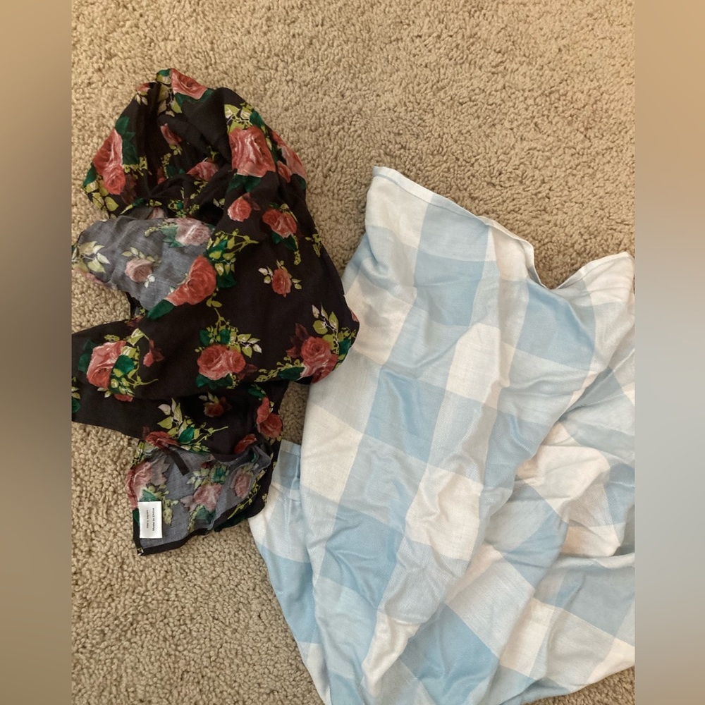 Kittenish scarfs.